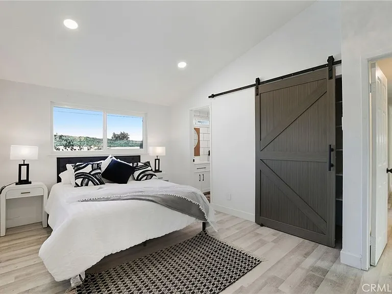 71fccbc3baf011ede33b9df82f9a8c66-cc_ft_768