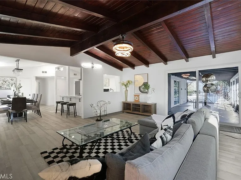 c0099890212596bc8a1b2b4a650e7694-cc_ft_768